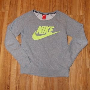 NEVER WORN Nike Sweater shirt